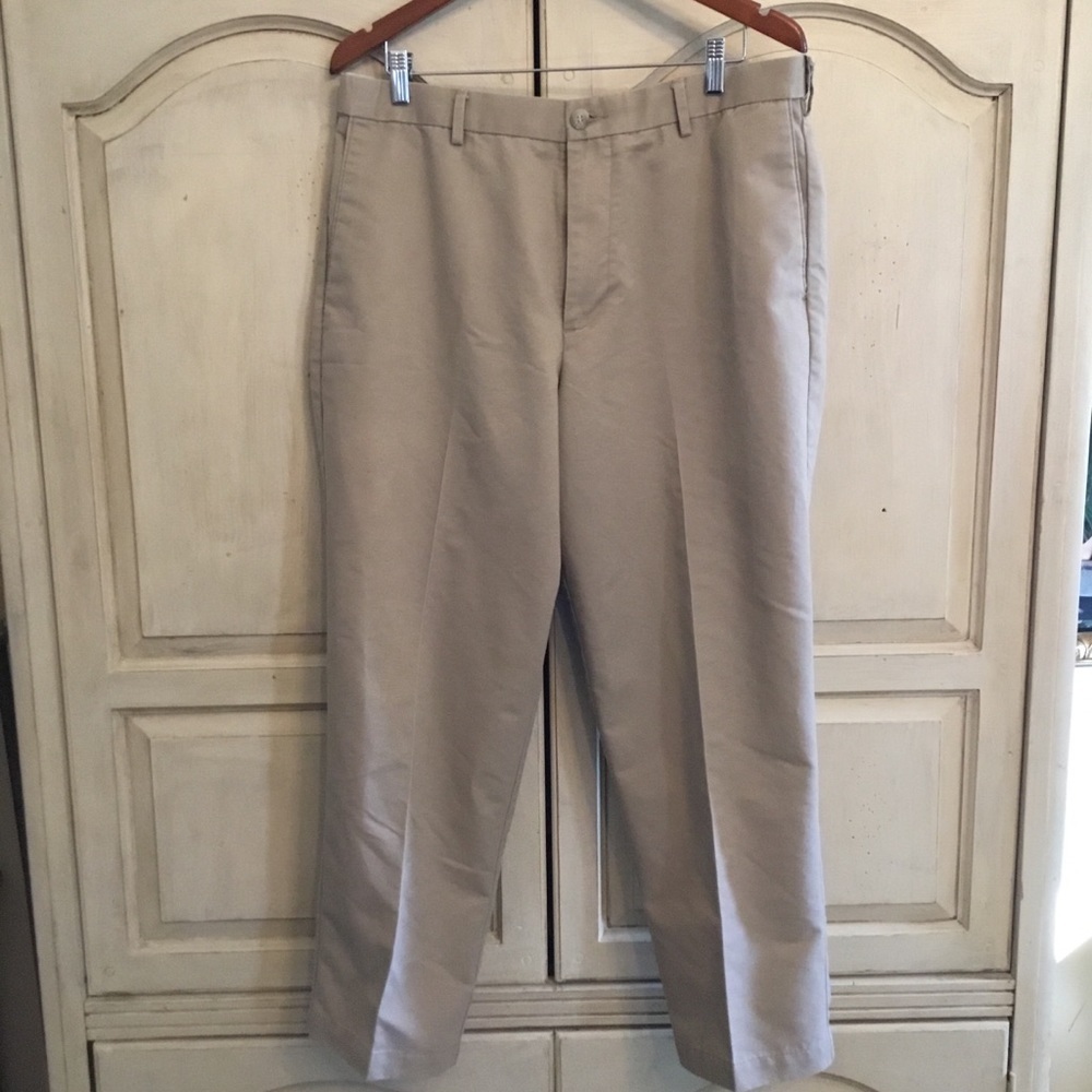 Dockers Men’s Relaxed Fit Khaki Pants Size 36/29